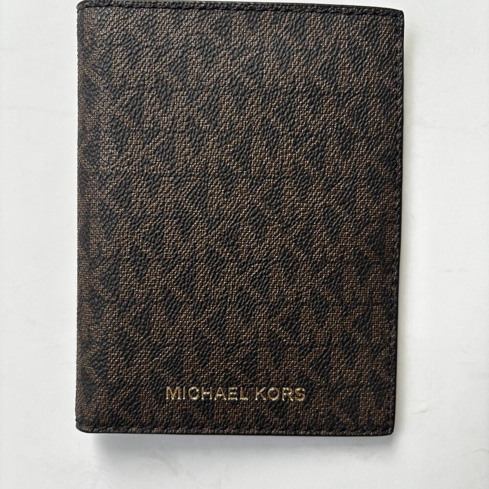 MICHAEL KOR PASSPORT WALLET UNISEX
